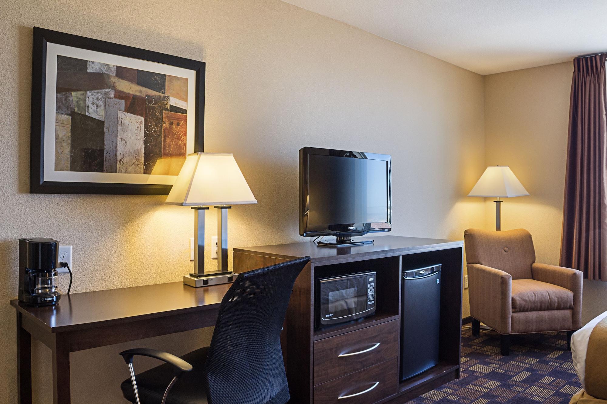 Quality Inn & Suites Minot Buitenkant foto