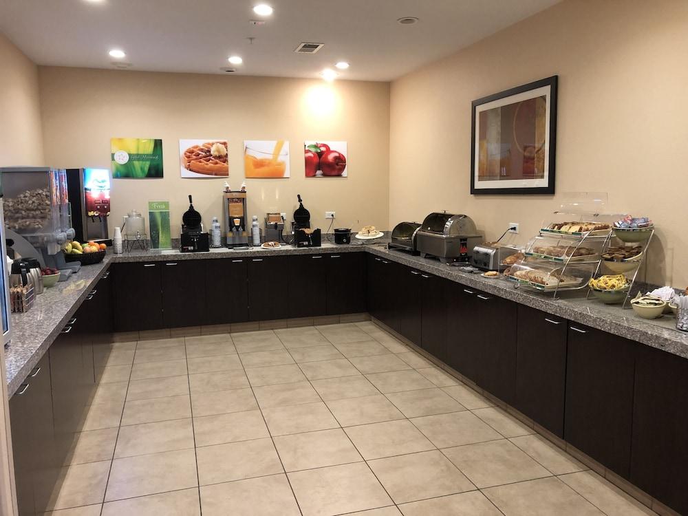 Quality Inn & Suites Minot Buitenkant foto