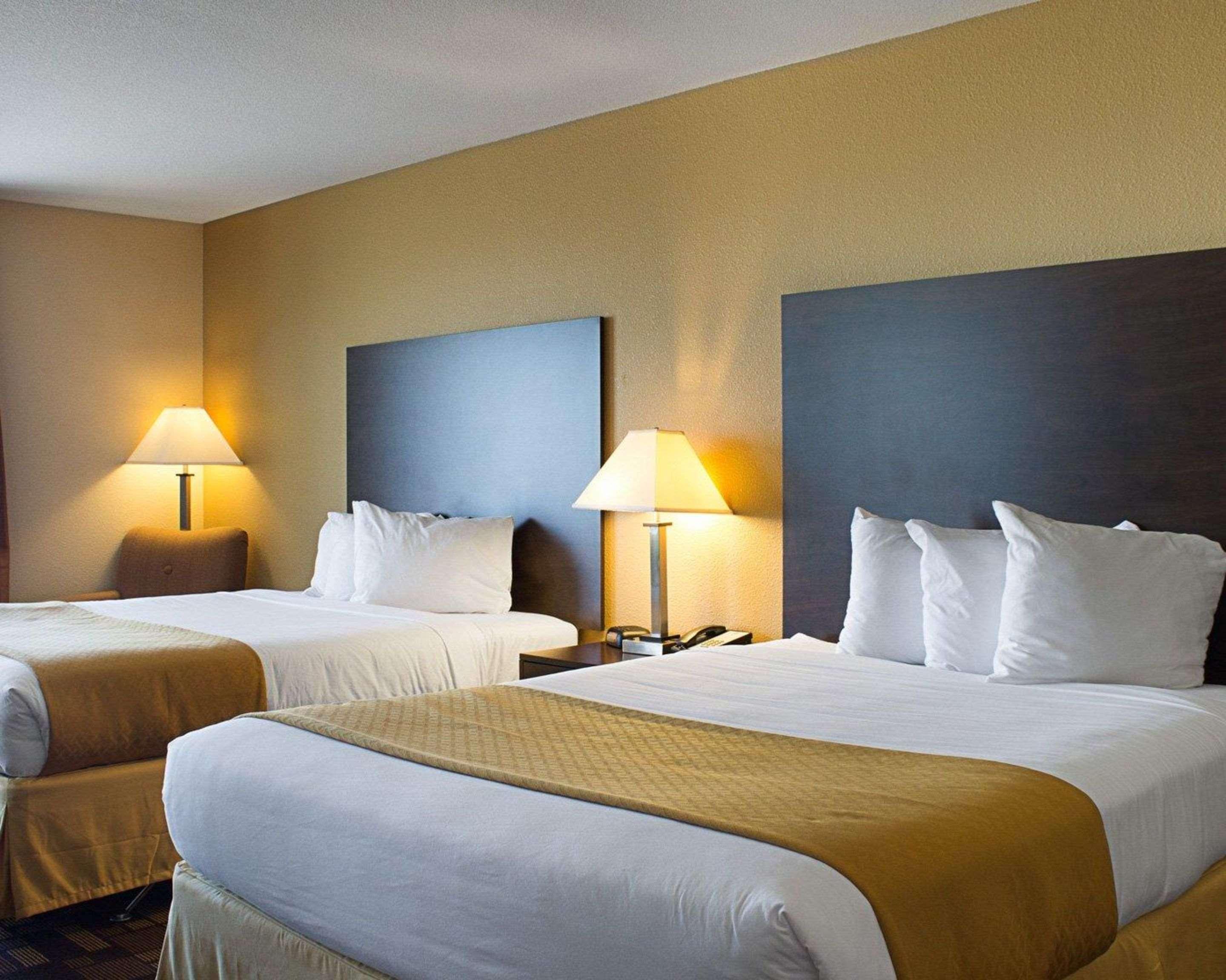 Quality Inn & Suites Minot Buitenkant foto