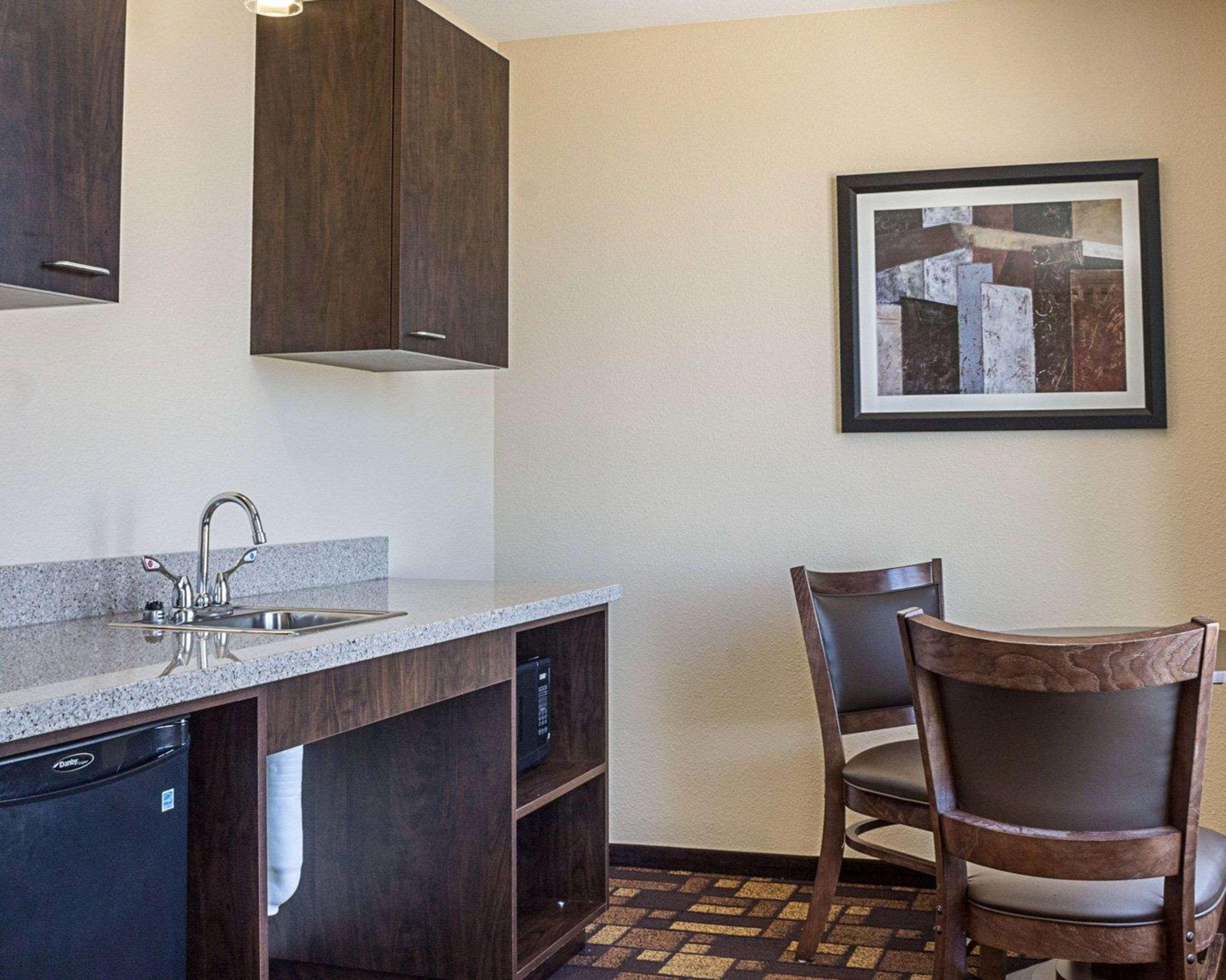 Quality Inn & Suites Minot Buitenkant foto