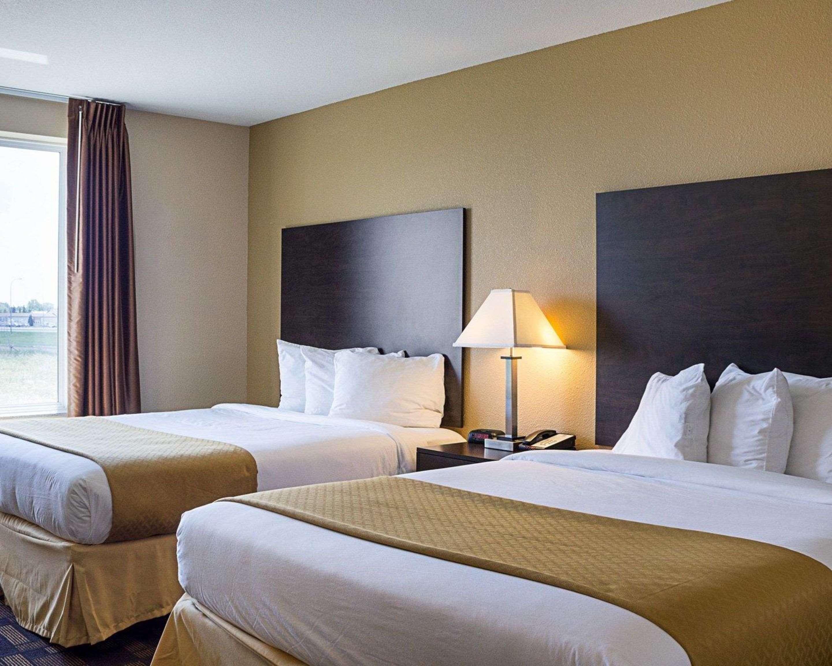 Quality Inn & Suites Minot Buitenkant foto