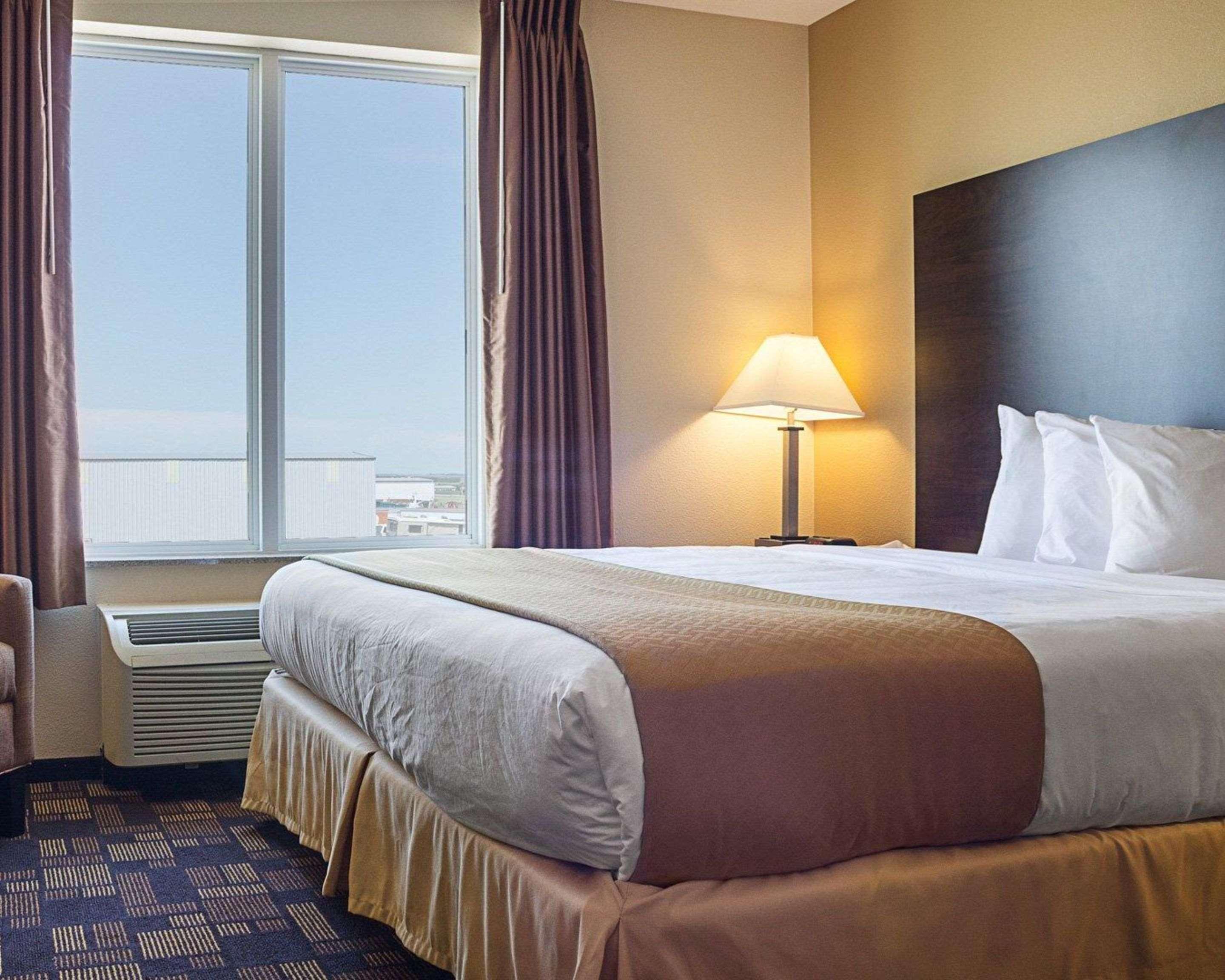 Quality Inn & Suites Minot Buitenkant foto