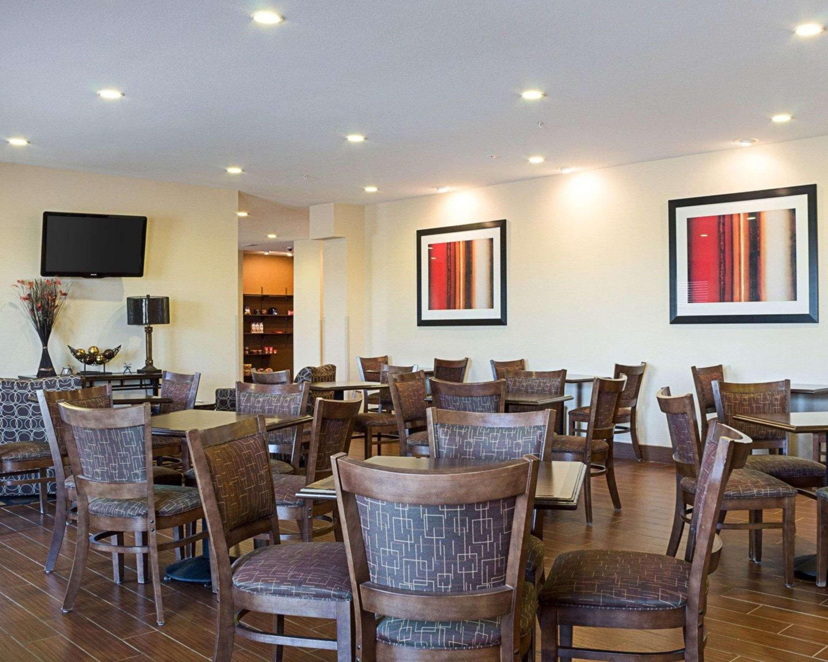 Quality Inn & Suites Minot Buitenkant foto