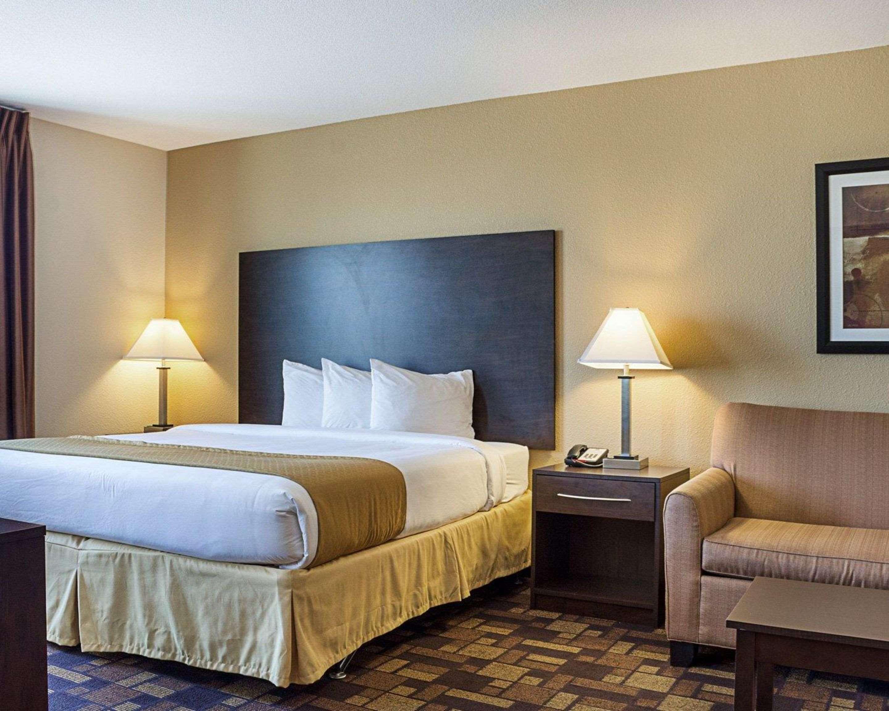 Quality Inn & Suites Minot Buitenkant foto