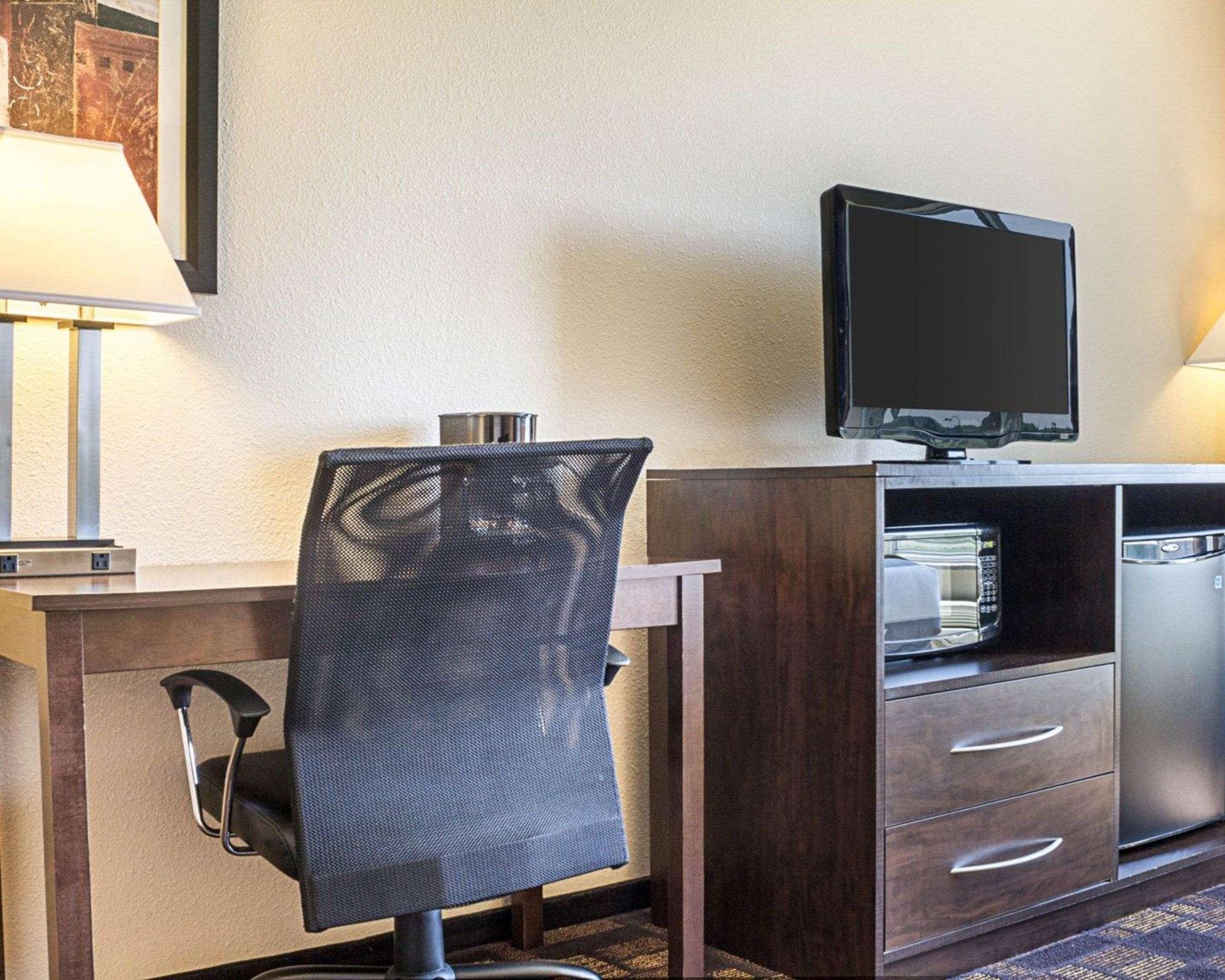 Quality Inn & Suites Minot Buitenkant foto