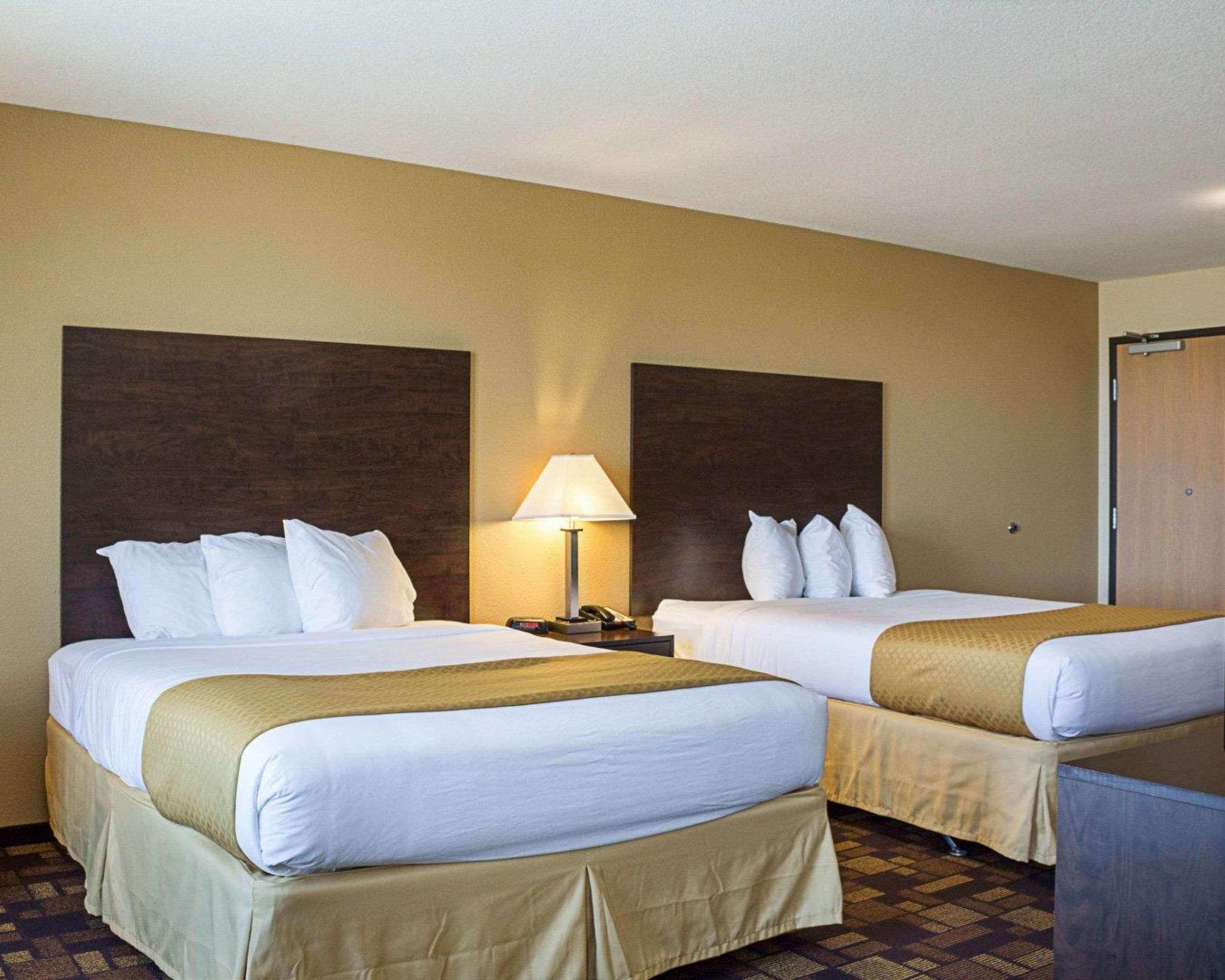 Quality Inn & Suites Minot Buitenkant foto