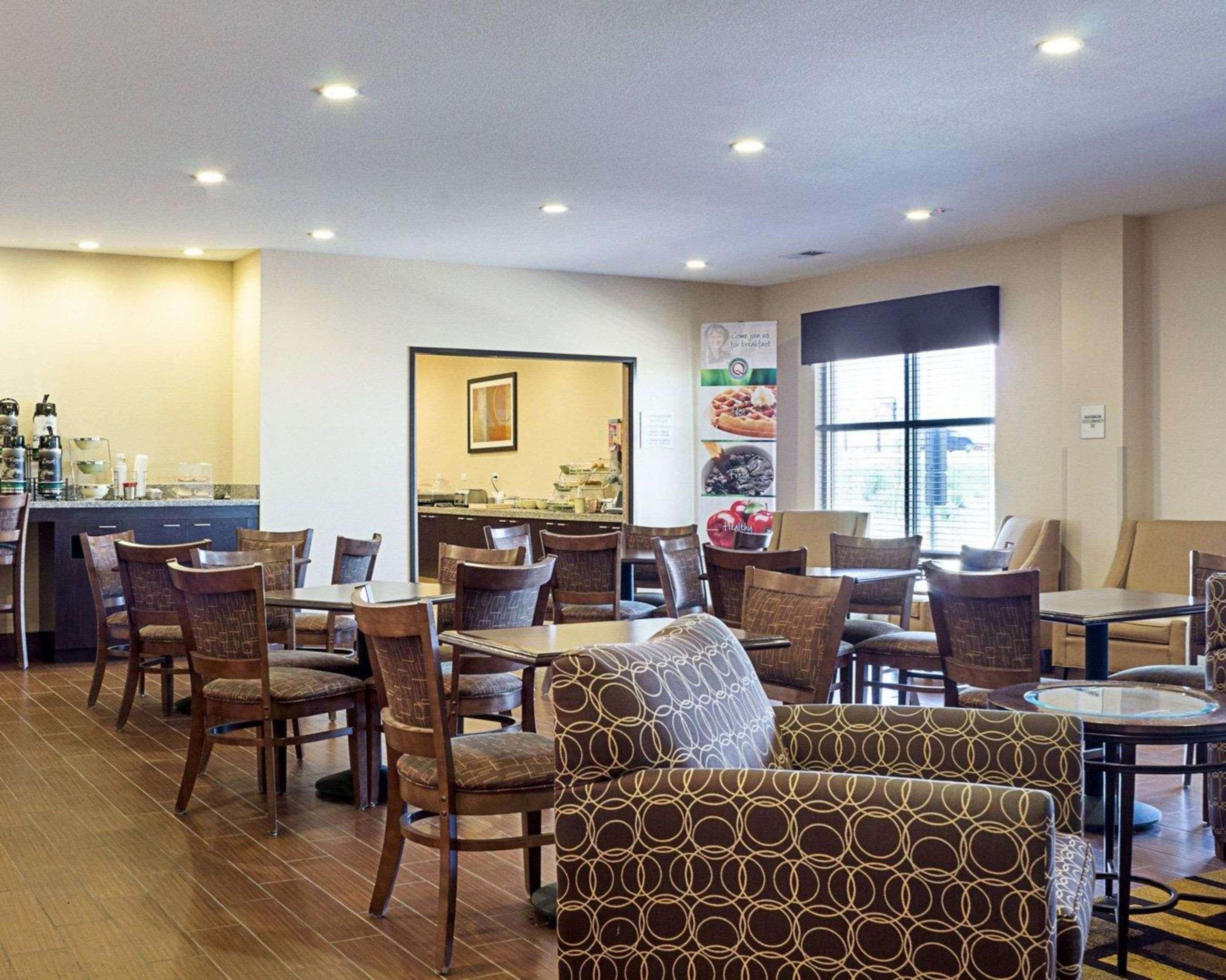Quality Inn & Suites Minot Buitenkant foto