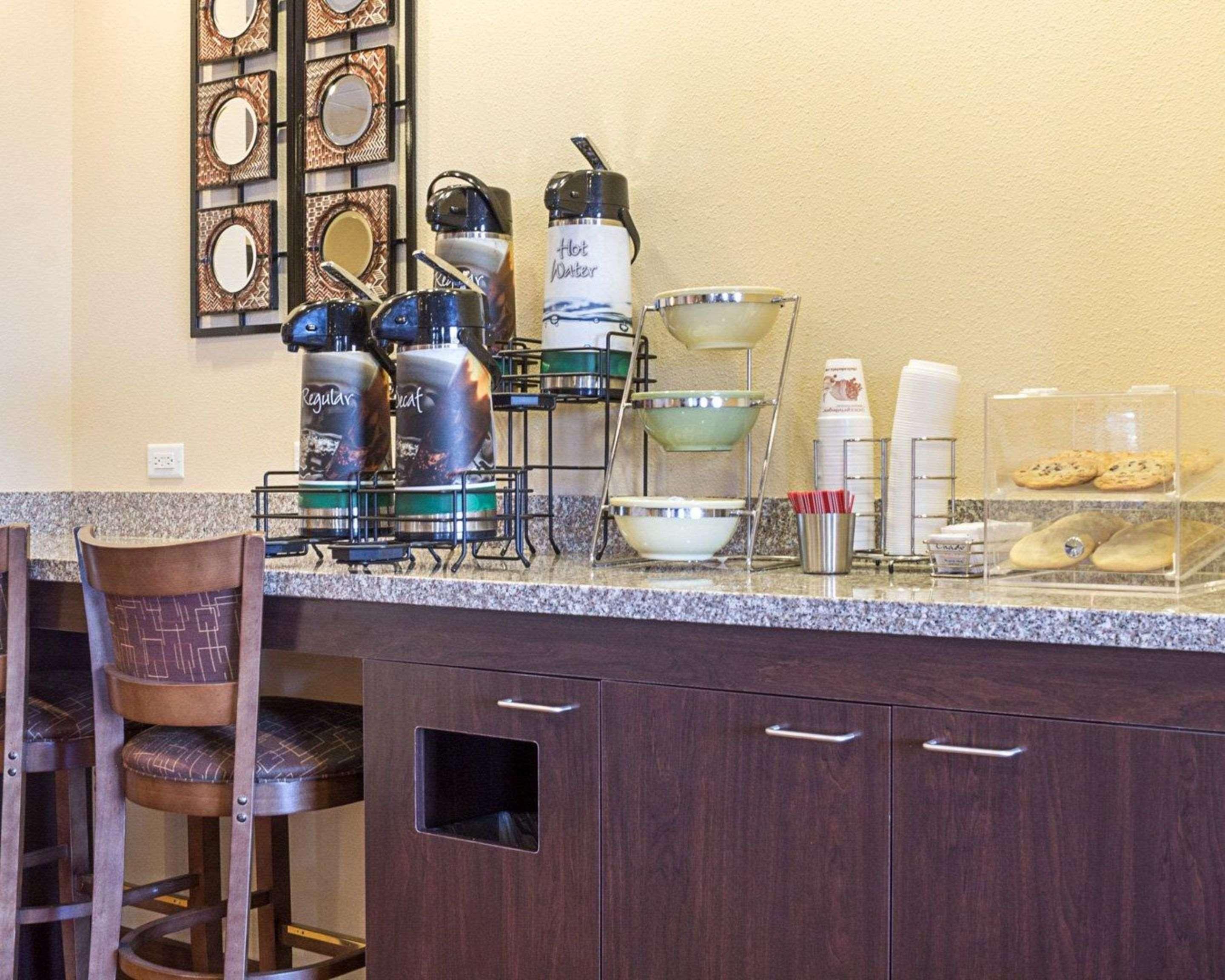 Quality Inn & Suites Minot Buitenkant foto