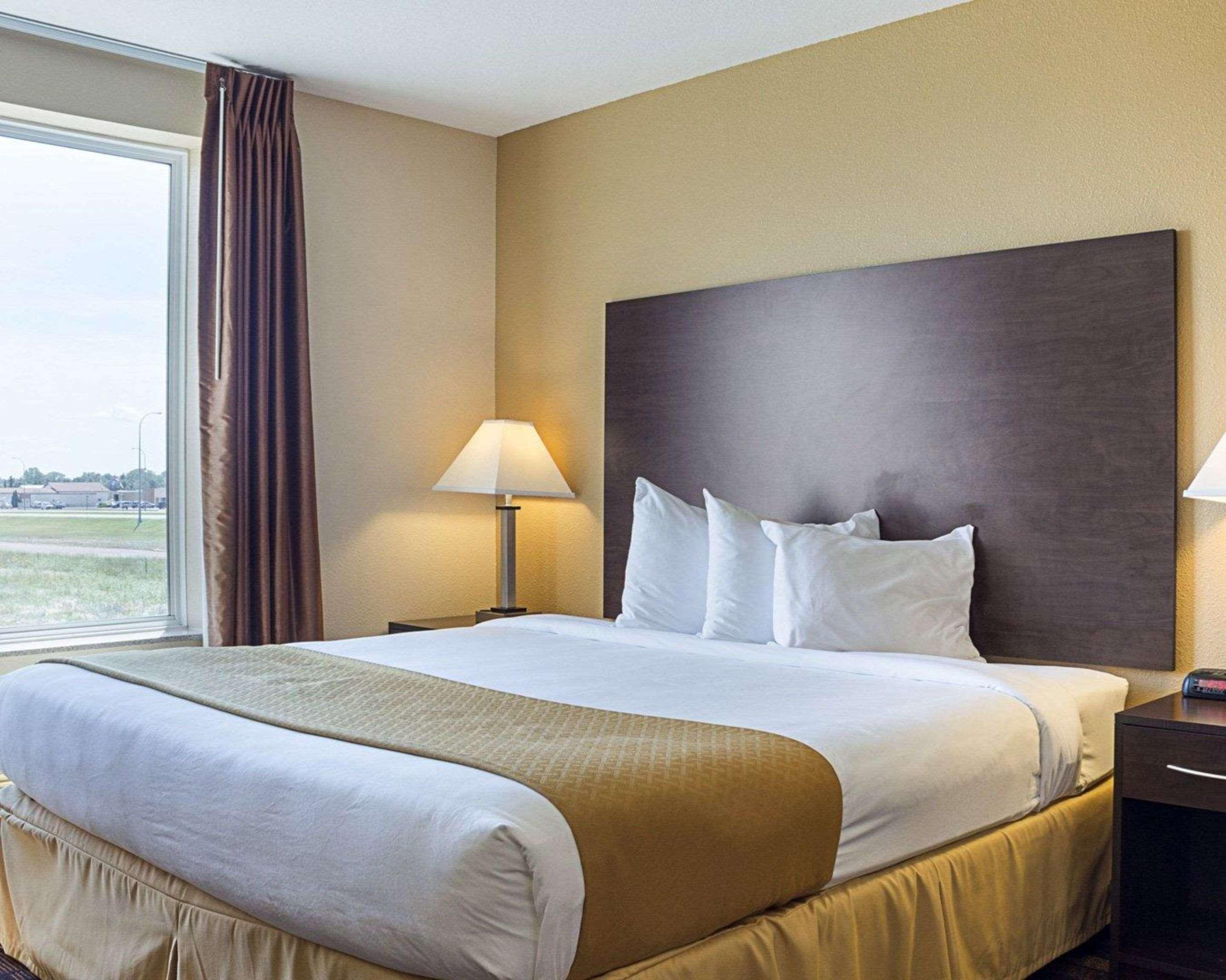 Quality Inn & Suites Minot Buitenkant foto